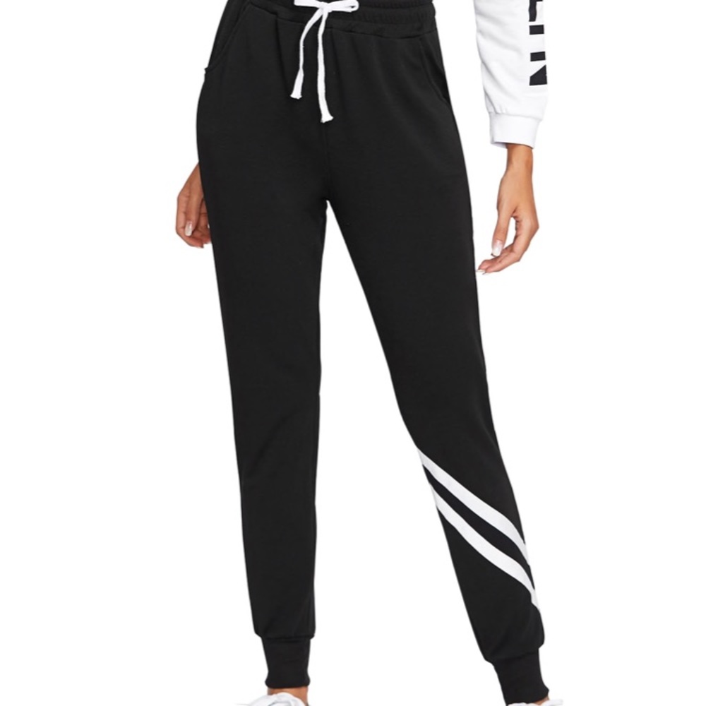Cute striped ankle joggers.